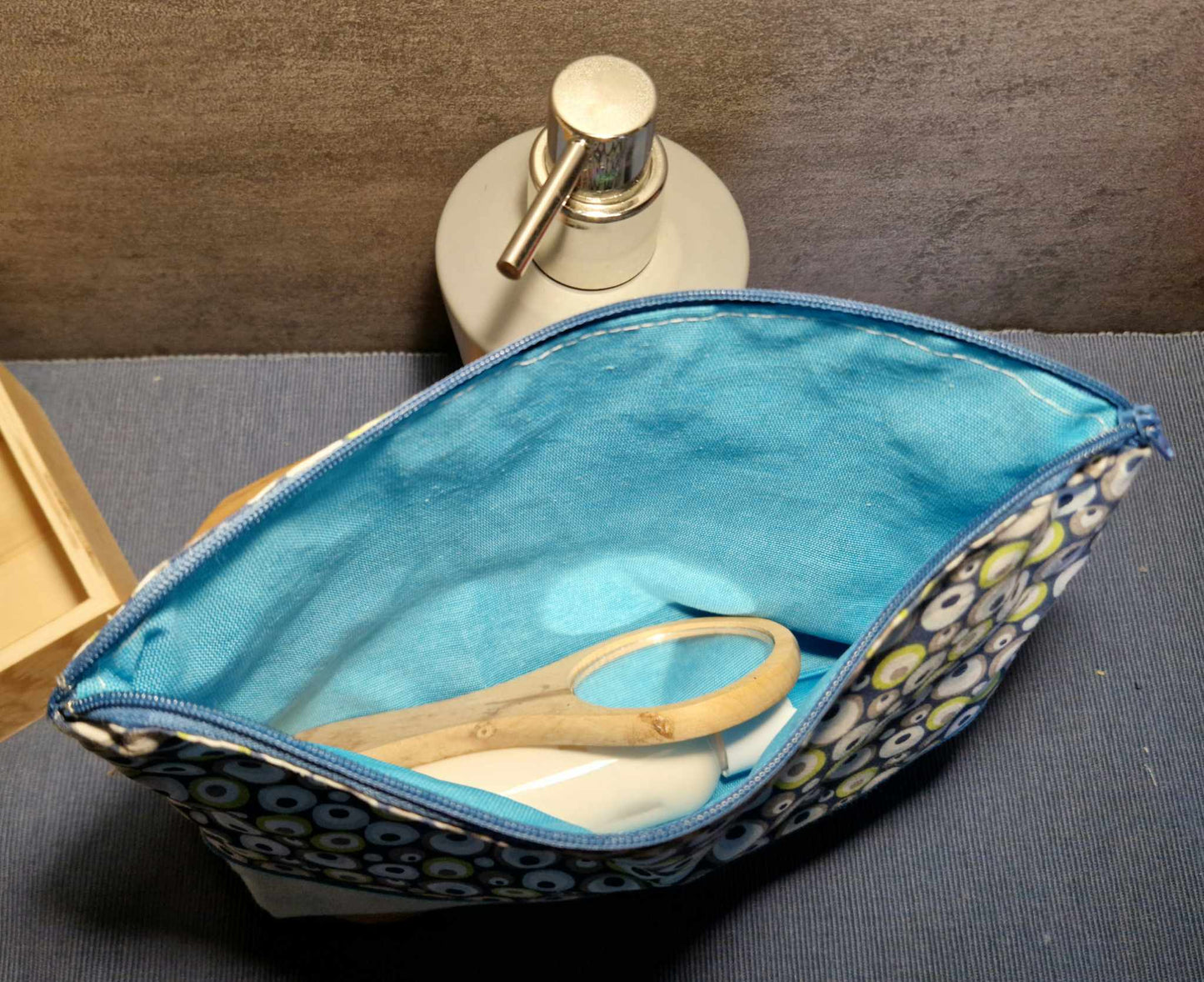 Trousse de toilette "points bleus"