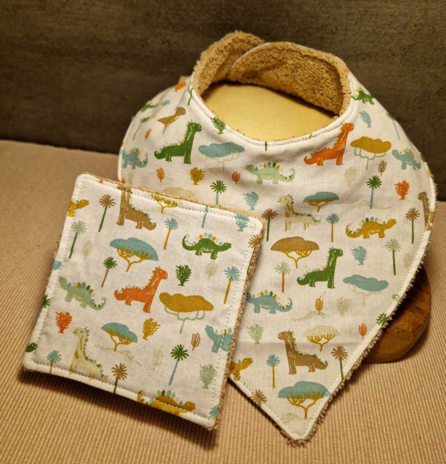 Bavoir Bandana "petits dinosaures" - éponge de coton